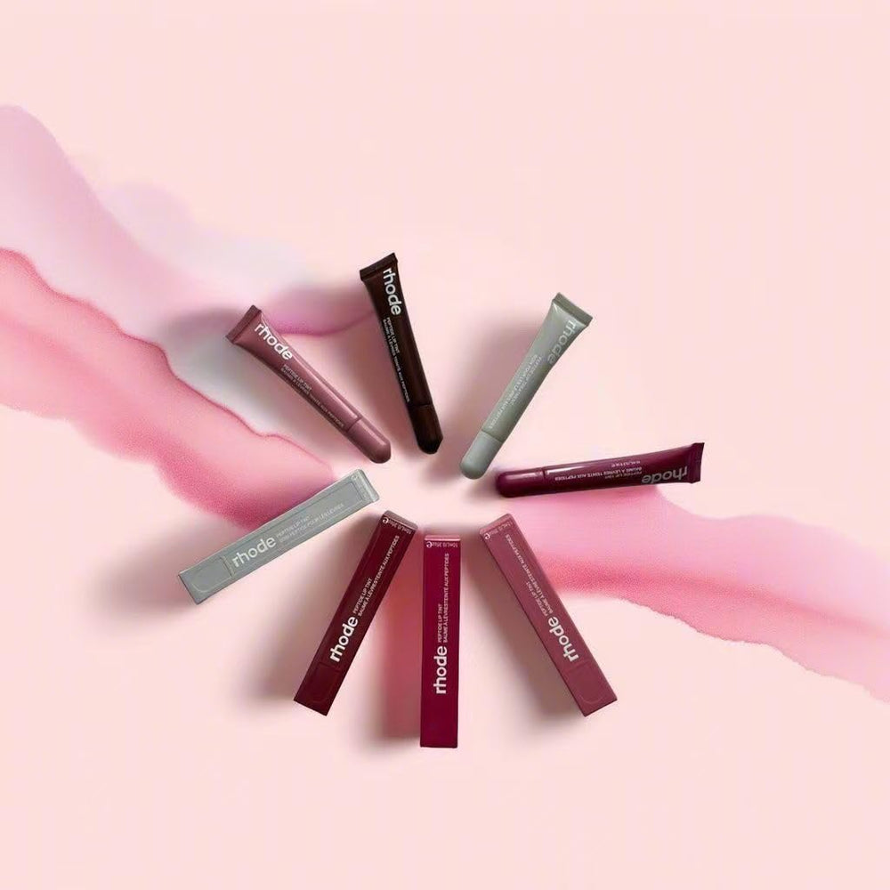 Rhode Gloss Lip Tint application douce Toast pour un usage quotidien.