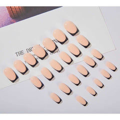 Préparation des ongles RikView avant pose pour une tenue optimisée.
