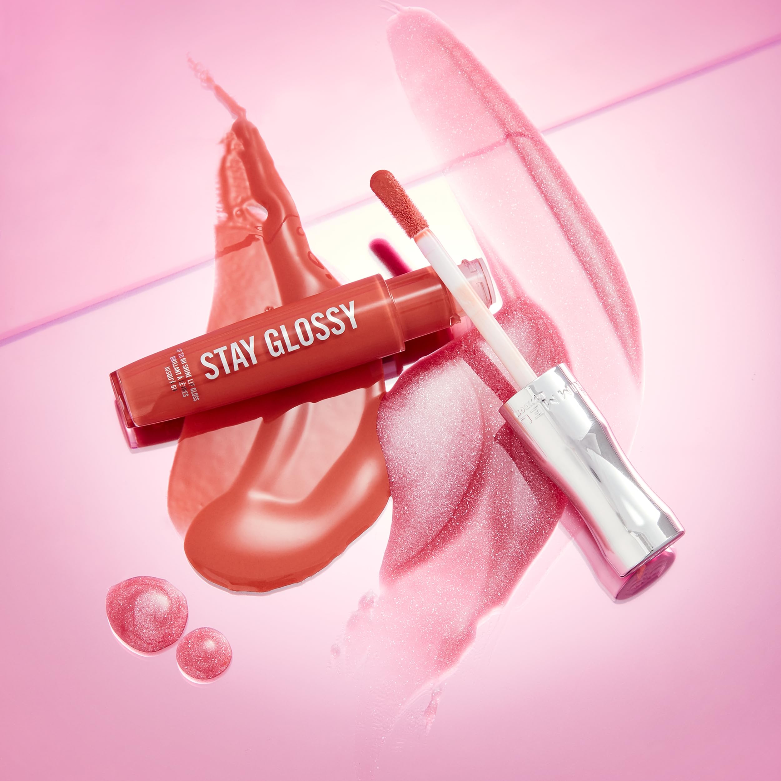 Rimmel Stay Glossy texture-non-collante assure un port confortable.