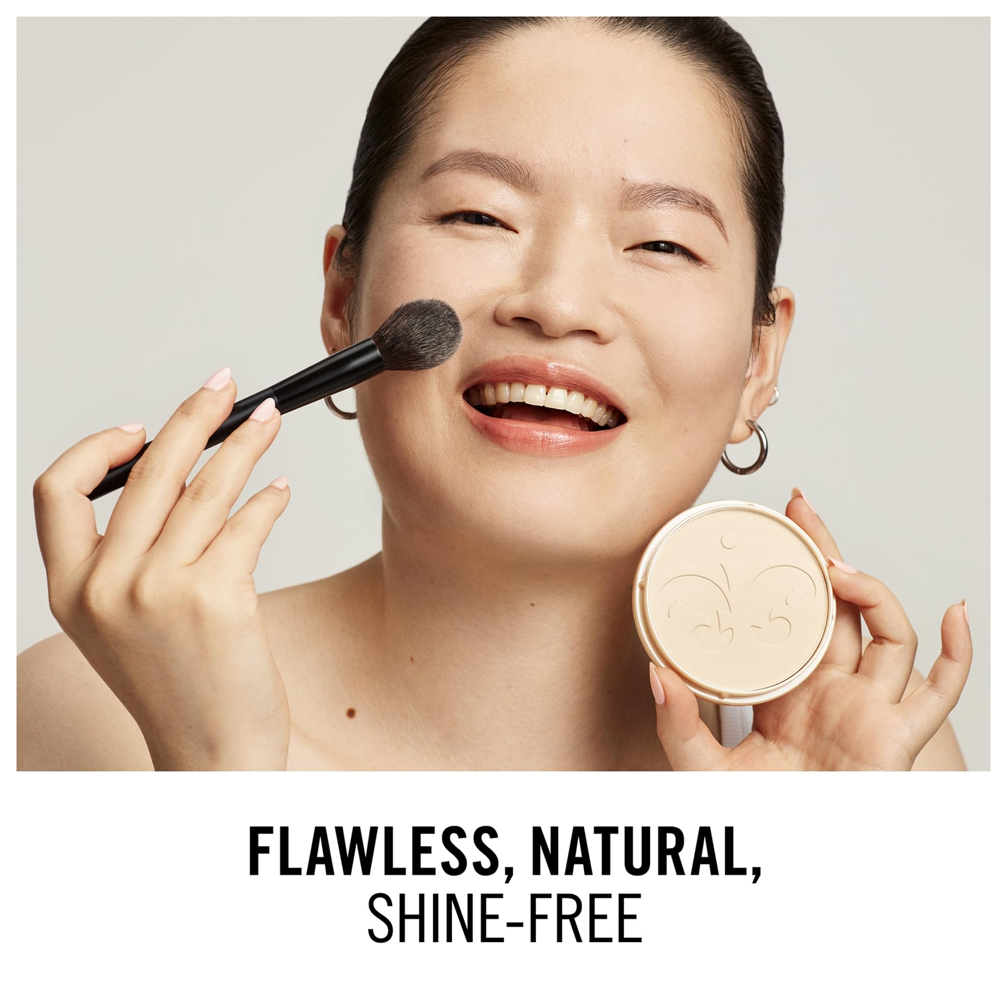 Rimmel Stay Matte Sandstorm, poudre portable idéale pour retouches rapides