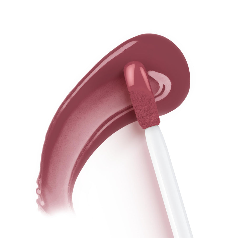 Texture lisse et agréable du gloss Stay Plumped sur les lèvres.