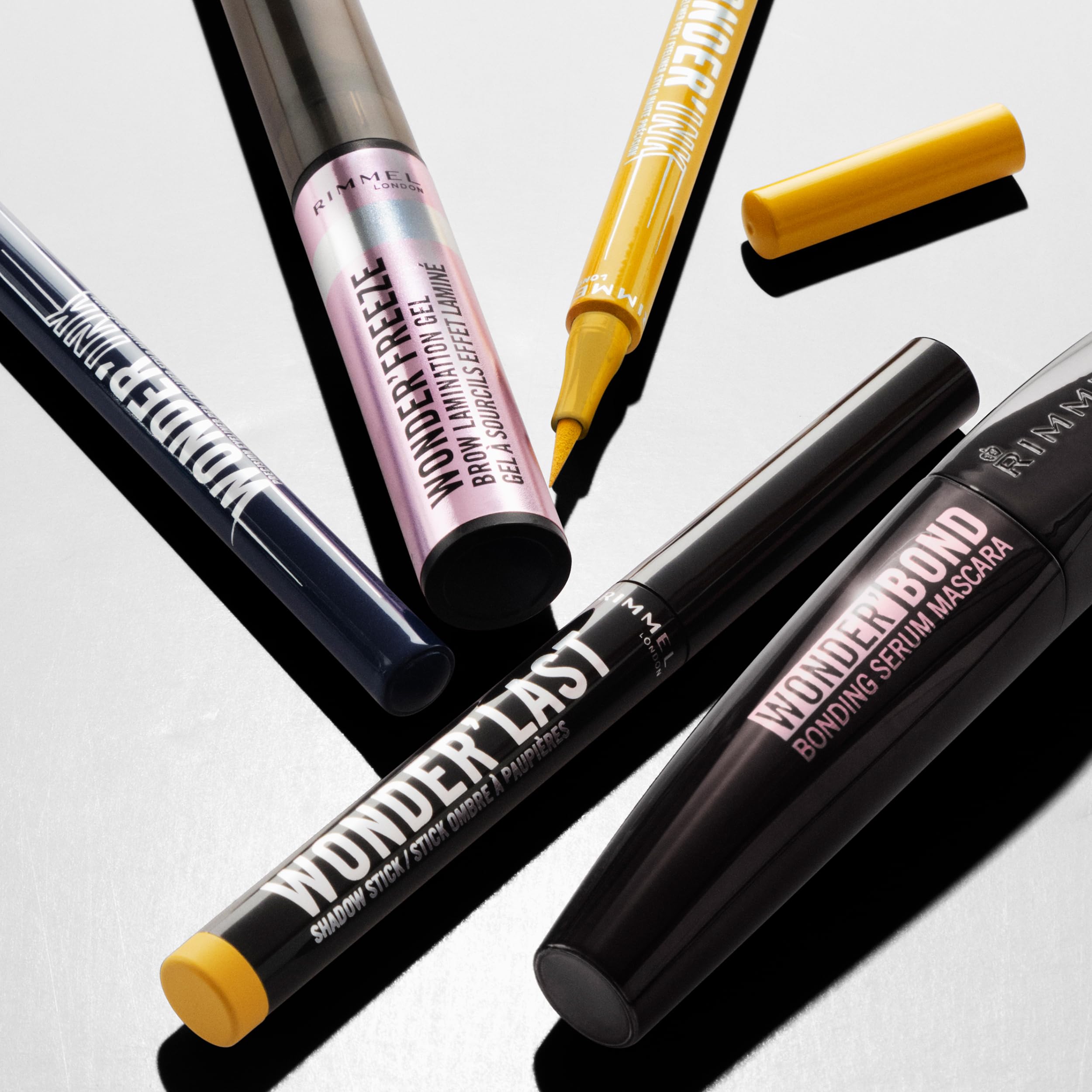 Rimmel WonderInk: format mini portable 0,03 oz pratique.