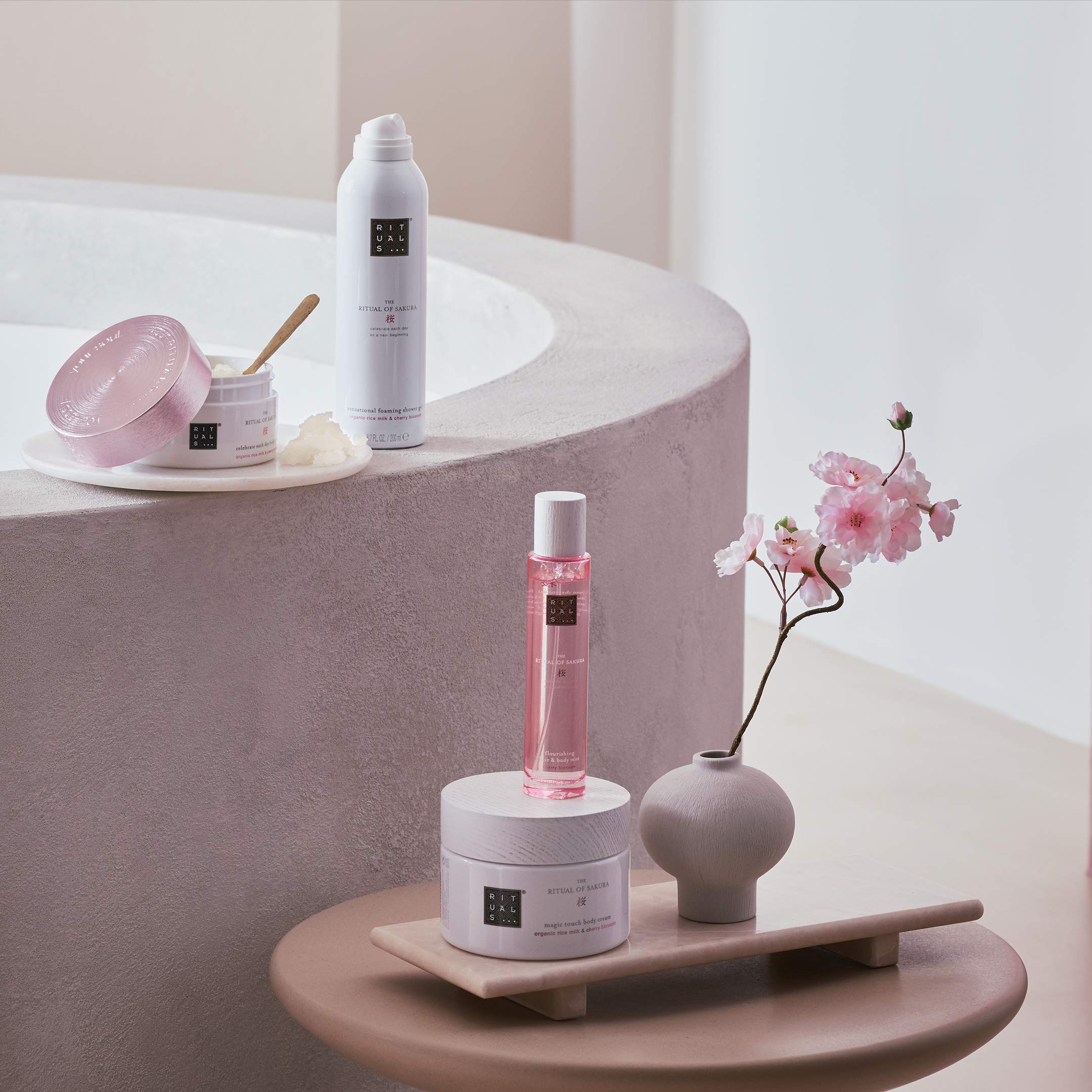 RITUALS Le Rituel du Sakura – flacon fleur de cerisier, expérience parfumée.