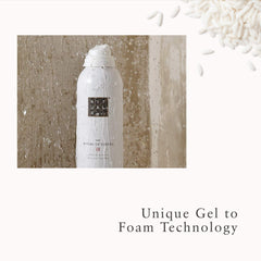 RITUALS Le Rituel du Sakura – texture qui se transforme en mousse légère.
