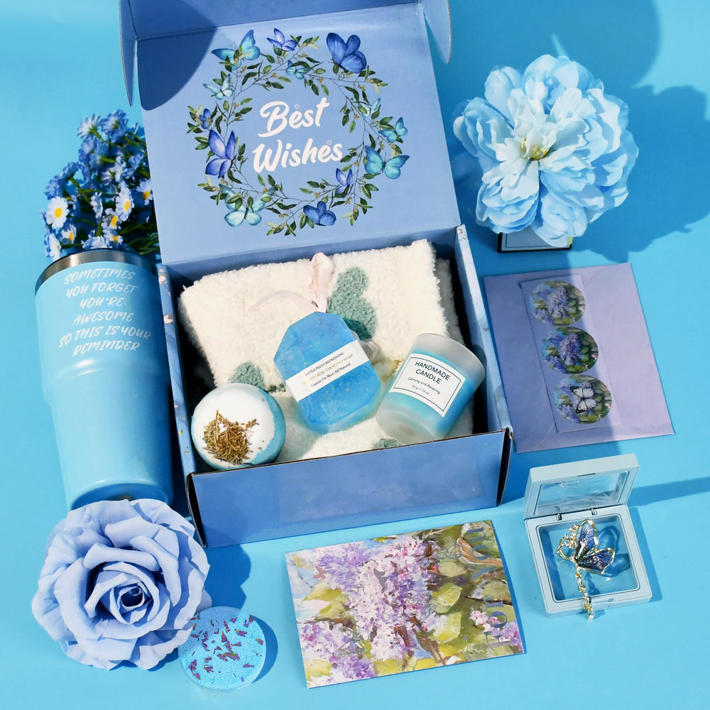 RIYA broche papillon élégante: accessoire chic symbolisant le renouveau.