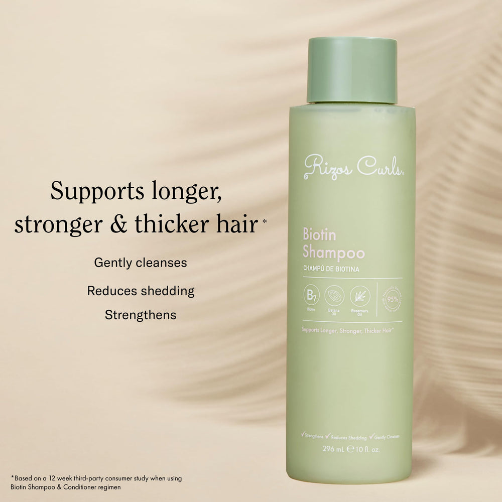 Rizos Curls Shampoing Biotine, éclat et douceur visibles après lavage.