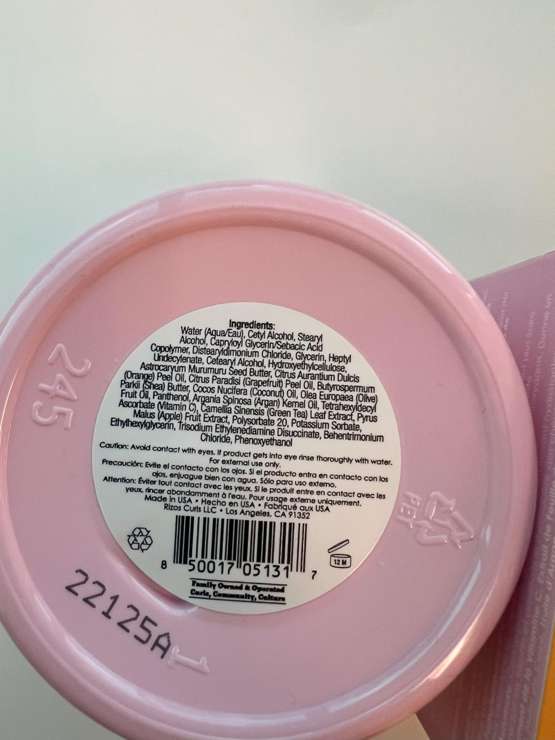 Rizos Curls Cheveux après utilisation, brillance et douceur visibles.