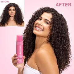 Rizos Curls Mousse Hydratation Brillance: hydrate et fait briller les boucles.