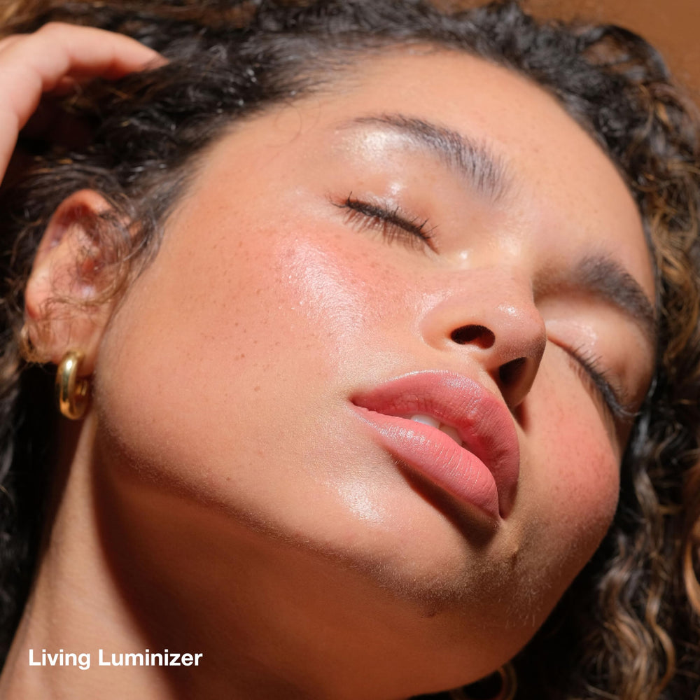 RMS Beauty Lip2Cheek Glow Quad champagne lumineux, touche rosée discrète.