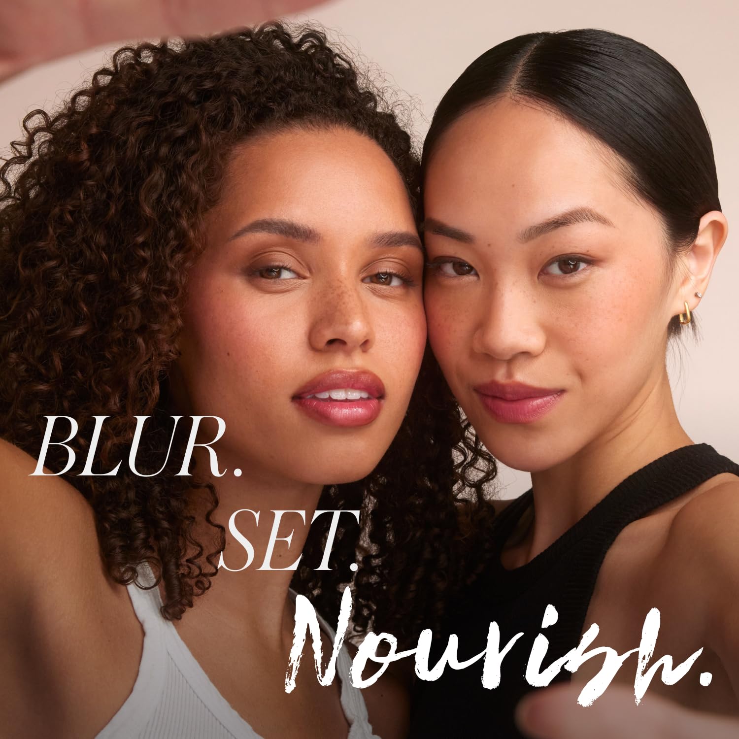 RMS Beauty Hydra Setting Powder contient huiles botaniques nourrissantes