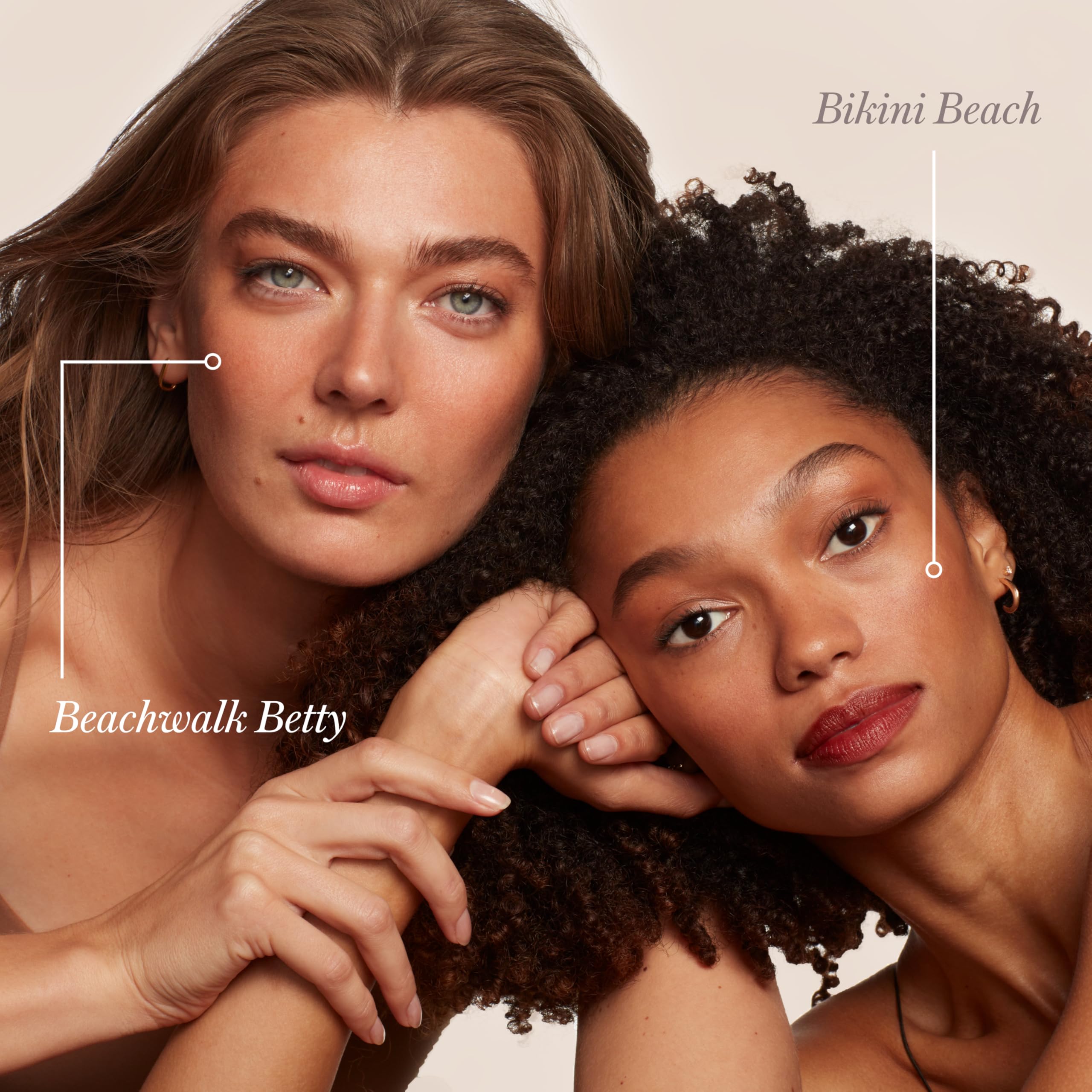 Huile de buriti et jojoba nourrissant la peau pendant l’application.
