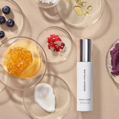 Rodan + Fields Radiant Defense miel et algue rouge, hydratation apaisante et barrière renforcée.