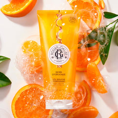 ROGER & GALLET mousse crèmeuse, texture douce pour la peau.