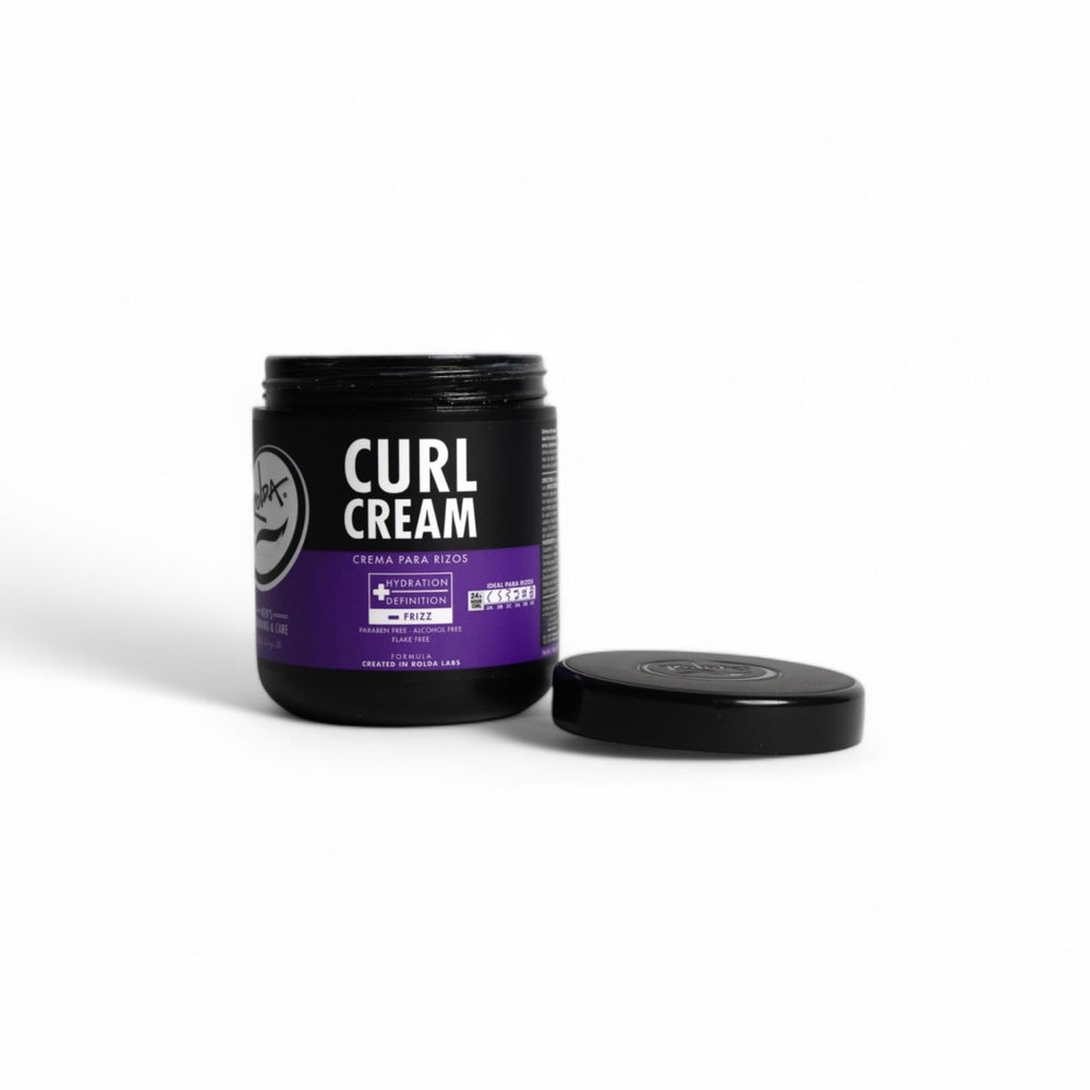 Rolda Curl Cream fini naturel, brillance légère sans aspect gras.