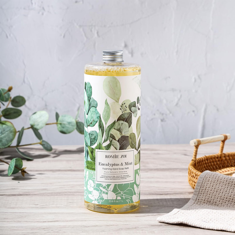 ROMIIE ZOI Savon Mousse: Mousse riche en jojoba et vitamine B5 pour la peau douce.