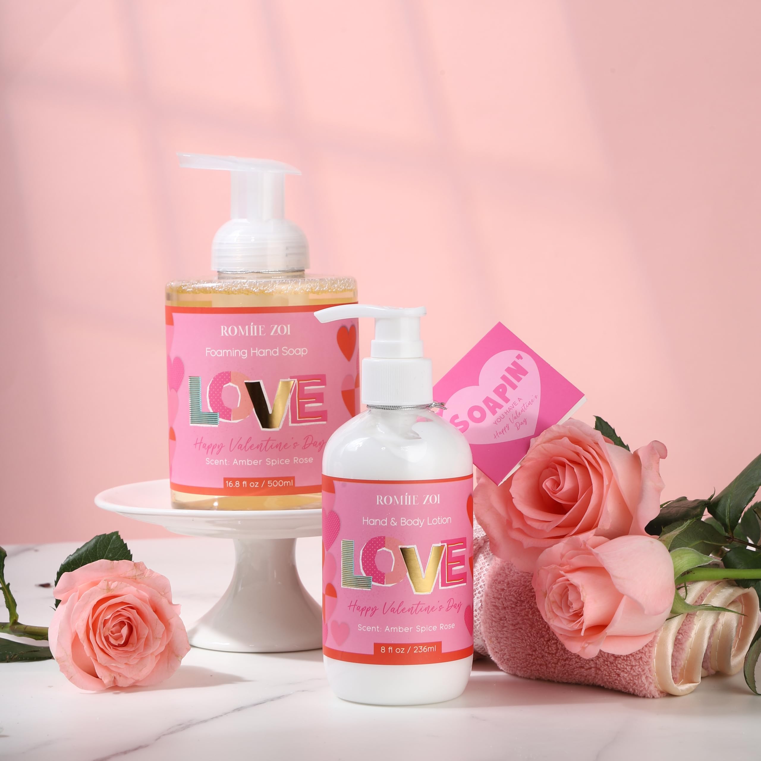 ROMIIE ZOI Parfum rose — senteur romantique pour moment cosy et propre.