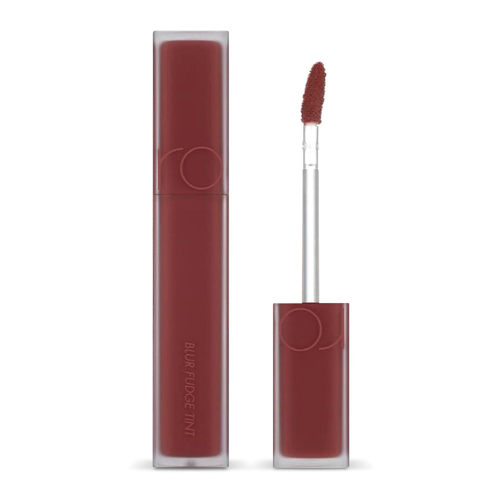 Rom&nd Blur Fudge Tint 04 Radwood — emballage sobre et pratique pour le quotidien.