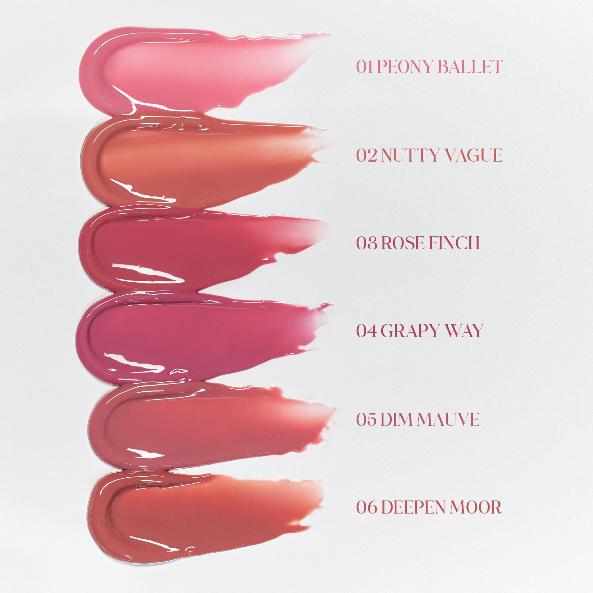 rom&nd GLASTING COLOR GLOSS 01 Peony Ballet, nuance rose clair flatteuse sur lèvres.