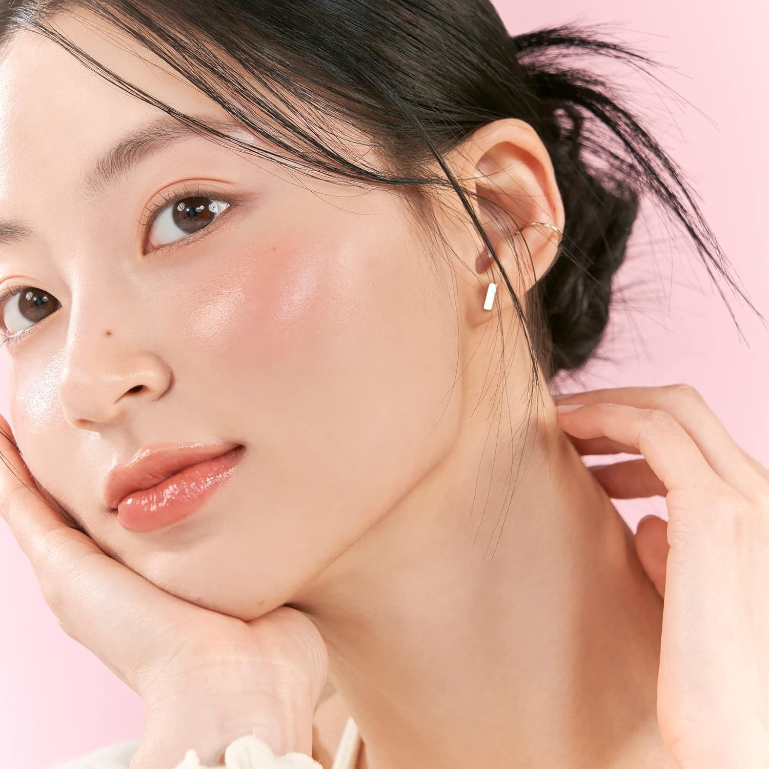 rom&nd GLASTING MELTING BALM 02 Lovey Pink texture lumineuse et hydratante