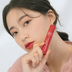 Embout précis de romnd Juicy Lasting Tint 06 FIGFIG pour une application nette.