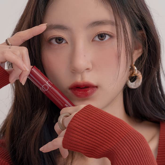 romnd Juicy Lasting Tint 21 Deep Sangria nuances sur peau effet naturel