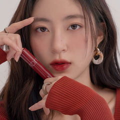 romnd Juicy Lasting Tint 21 Deep Sangria nuances sur peau effet naturel