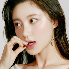 rom&nd Juicy Lasting Tint 25 Bare Grape texture veloutée prête à glisser.