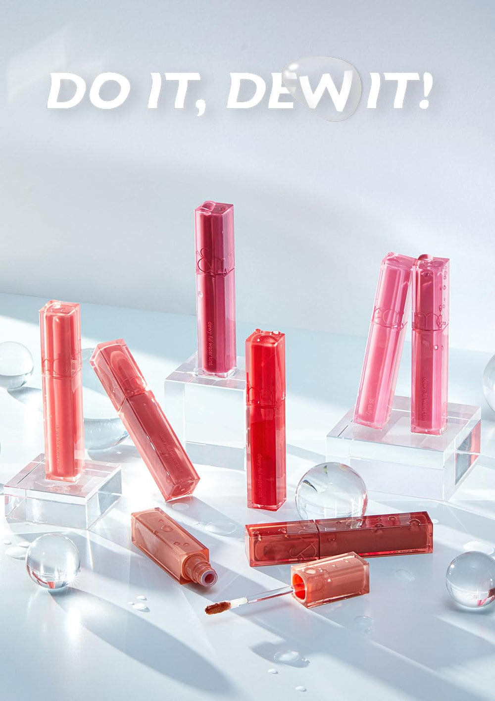 romnd TEINT AQUEUX DEWY·FUL 02 PÊCHE SALÉE — aperçu teinte, couleur vive sur les lèvres.