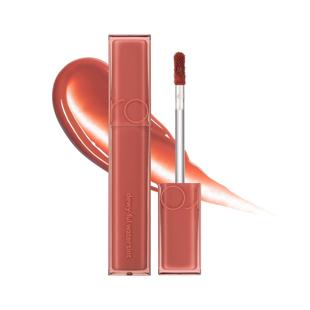 romnd TEINT AQUEUX DEWY·FUL 02 PÊCHE SALÉE — bouteille, brillance durable et hydratation légère.