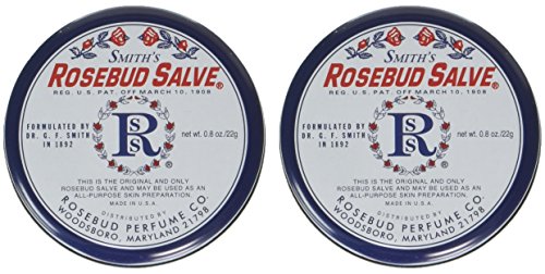 Texture crémeuse du baume Rosebud, application douce sur les lèvres.