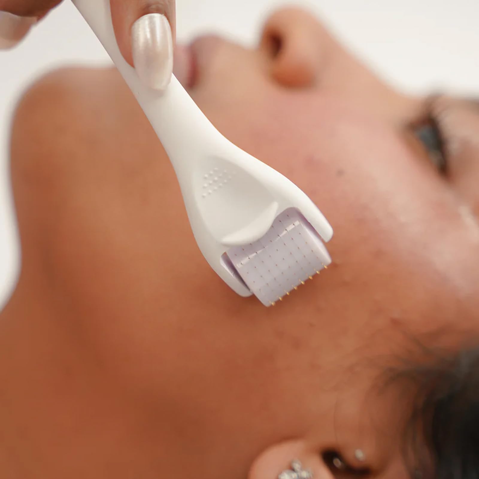 ROSELYNBOUTIQUE rouleau dermique massage léger : sensation agréable dans la routine beauté