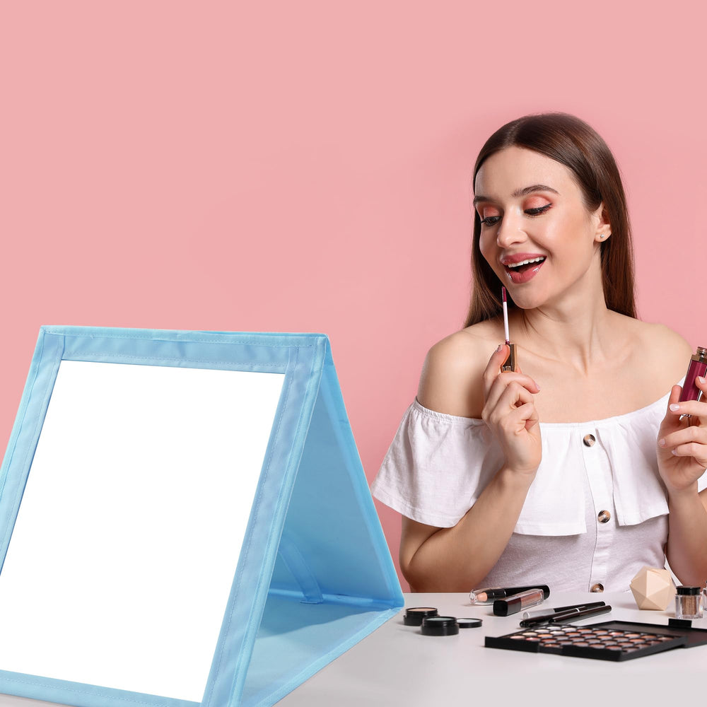 Miroir ROYALAY accroché sur porte, pratique en coulisses.