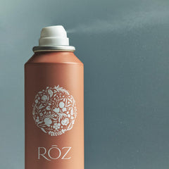 RŌZ Root Lift Spray, cheveux humides prêts pour le brushing, volume accentué.
