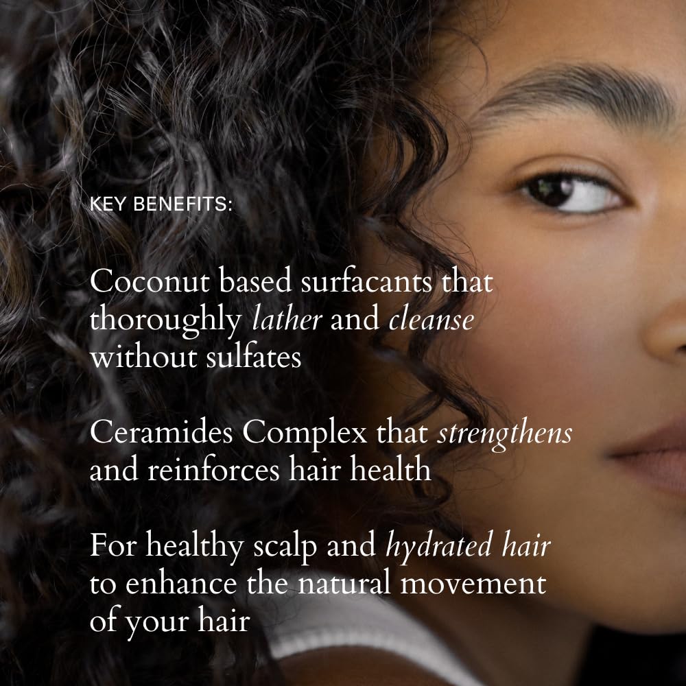 RŌZ Shampoing : botanicomplex nourrissant renforce les mèches et apaise le cuir chevelu.