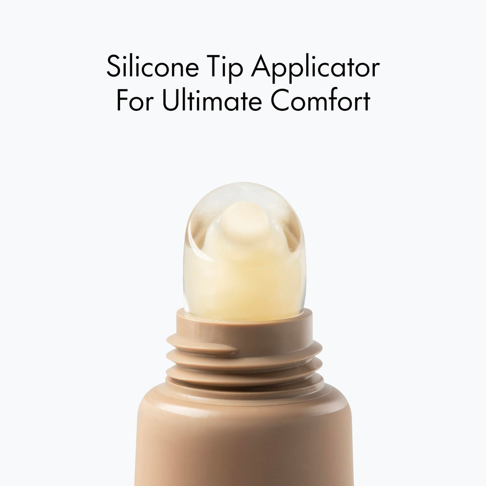 Application précise grâce à l'applicateur silicone Ruby et Millie Lip Balm Vanille.