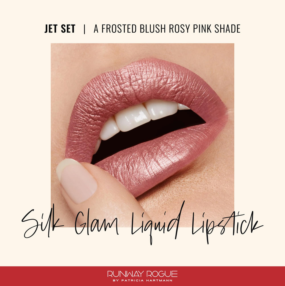 Échantillon-teinte rose givré sur peau, couleur rosée et effet lumineux.