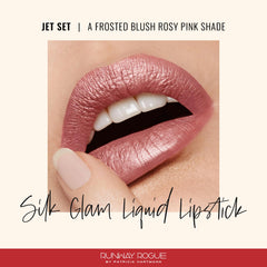 Échantillon-teinte rose givré sur peau, couleur rosée et effet lumineux.