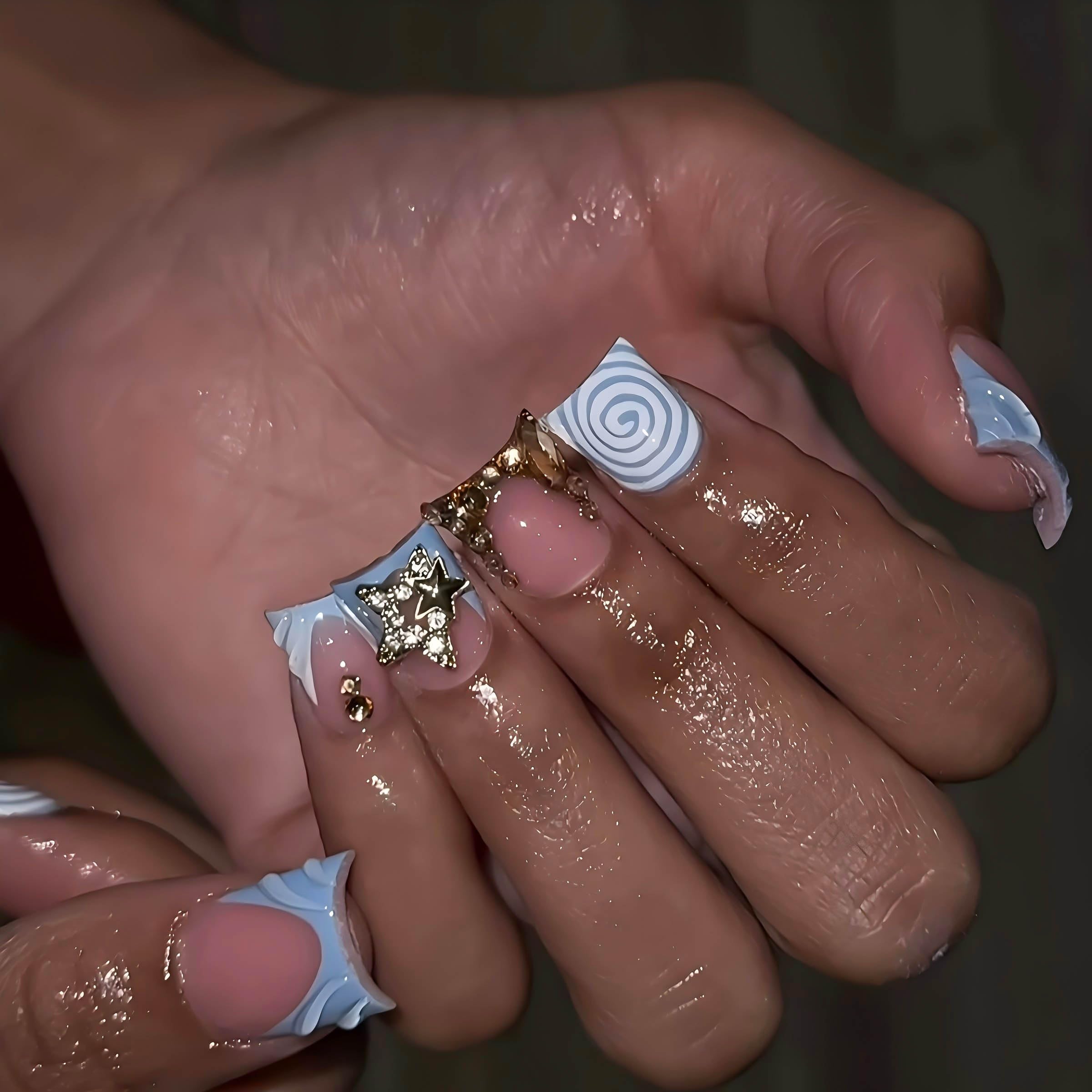 RUOKEXIN ongles à pression designs minimalistes pour un look chic et rapide.