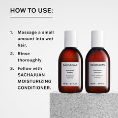 Application et massage du cuir chevelu avec SACHAJUAN pour cheveux doux et nets.