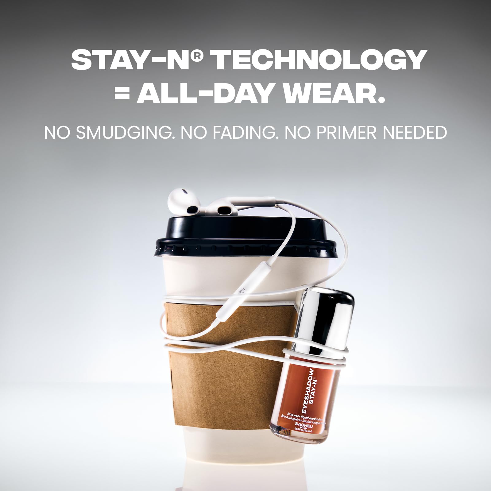Sacheu STAY-N ombre liquide, trait précis le long des cils pour un liner net.