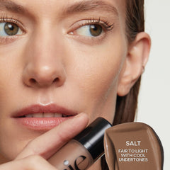 Saie Dew Bronze sur la joue pour un bronzage naturel et discret