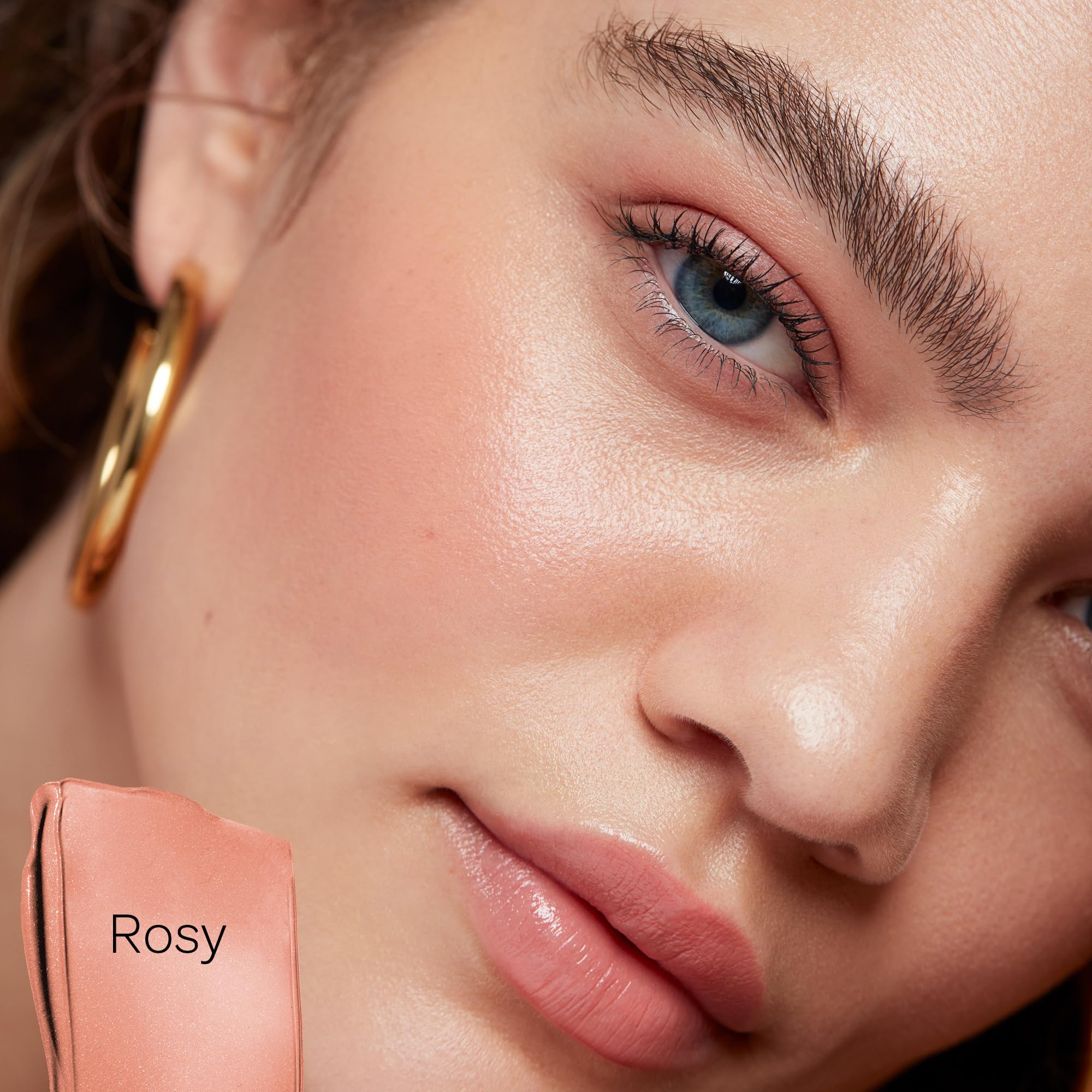 Extraits de réglisse et de sureau noir dans Saie Dew Rosy pour radiance.