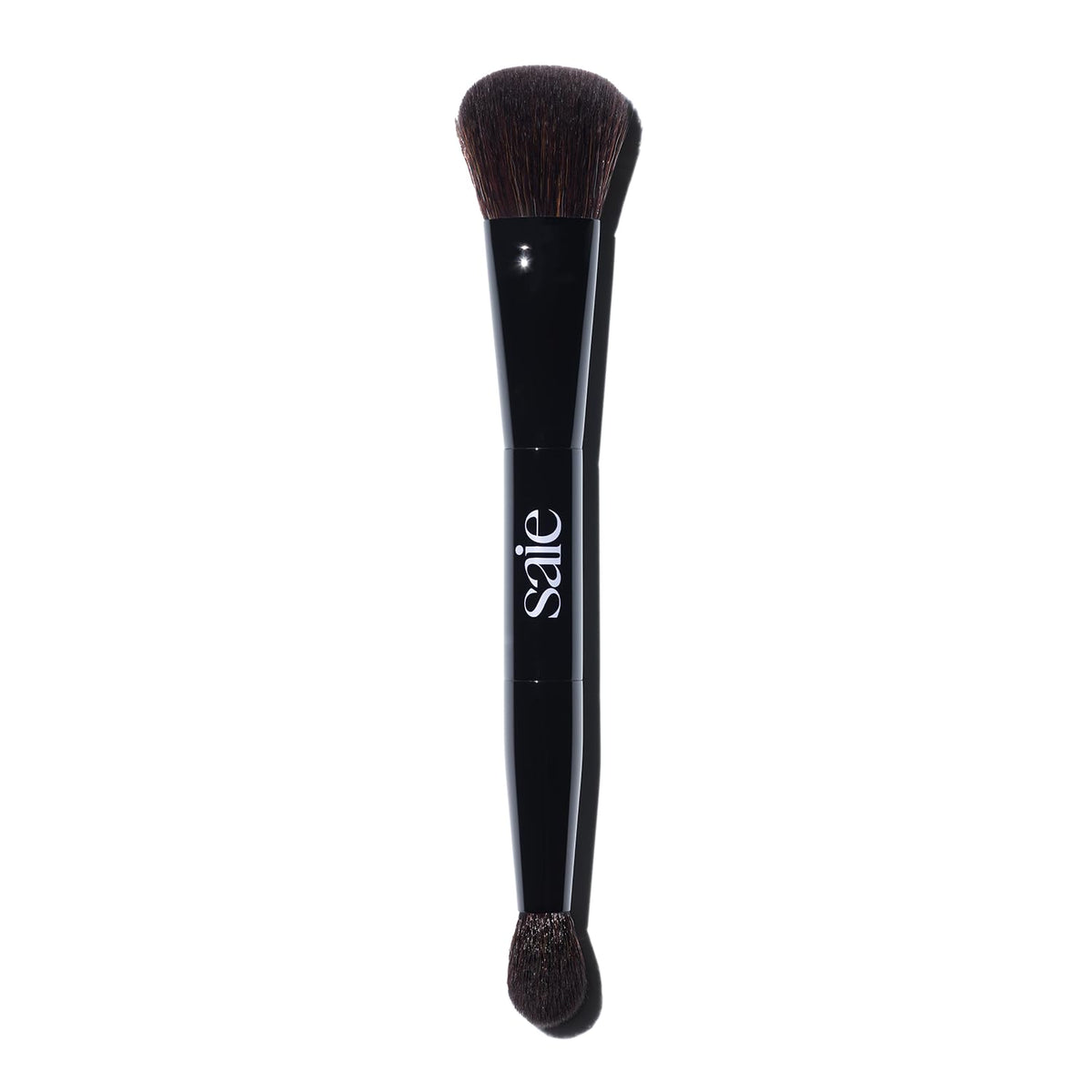 Saie The Double Brush pour poudre et crème, application fluide et précise.