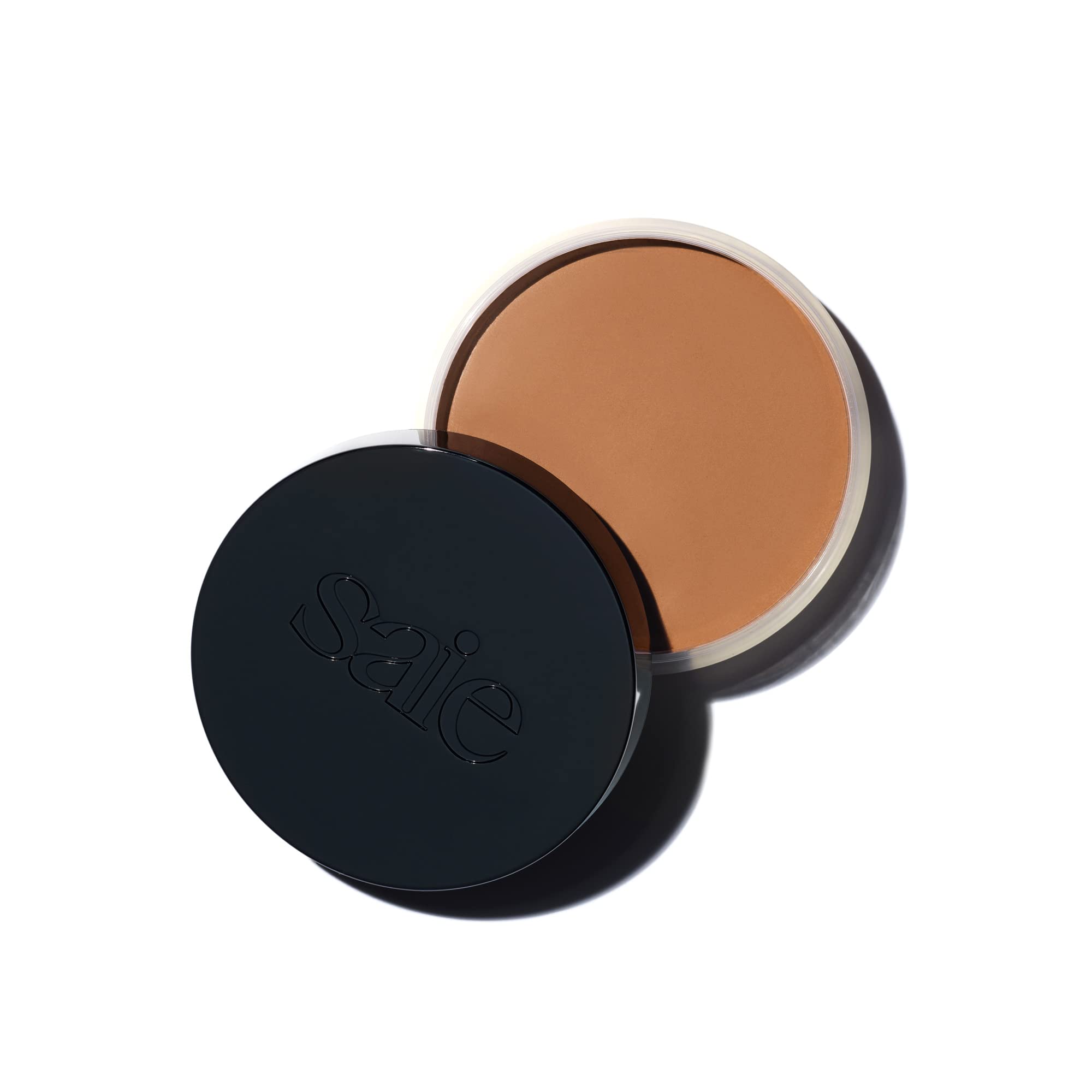 Saie Fondant Soleil texture crème légère pour fini velours naturel.
