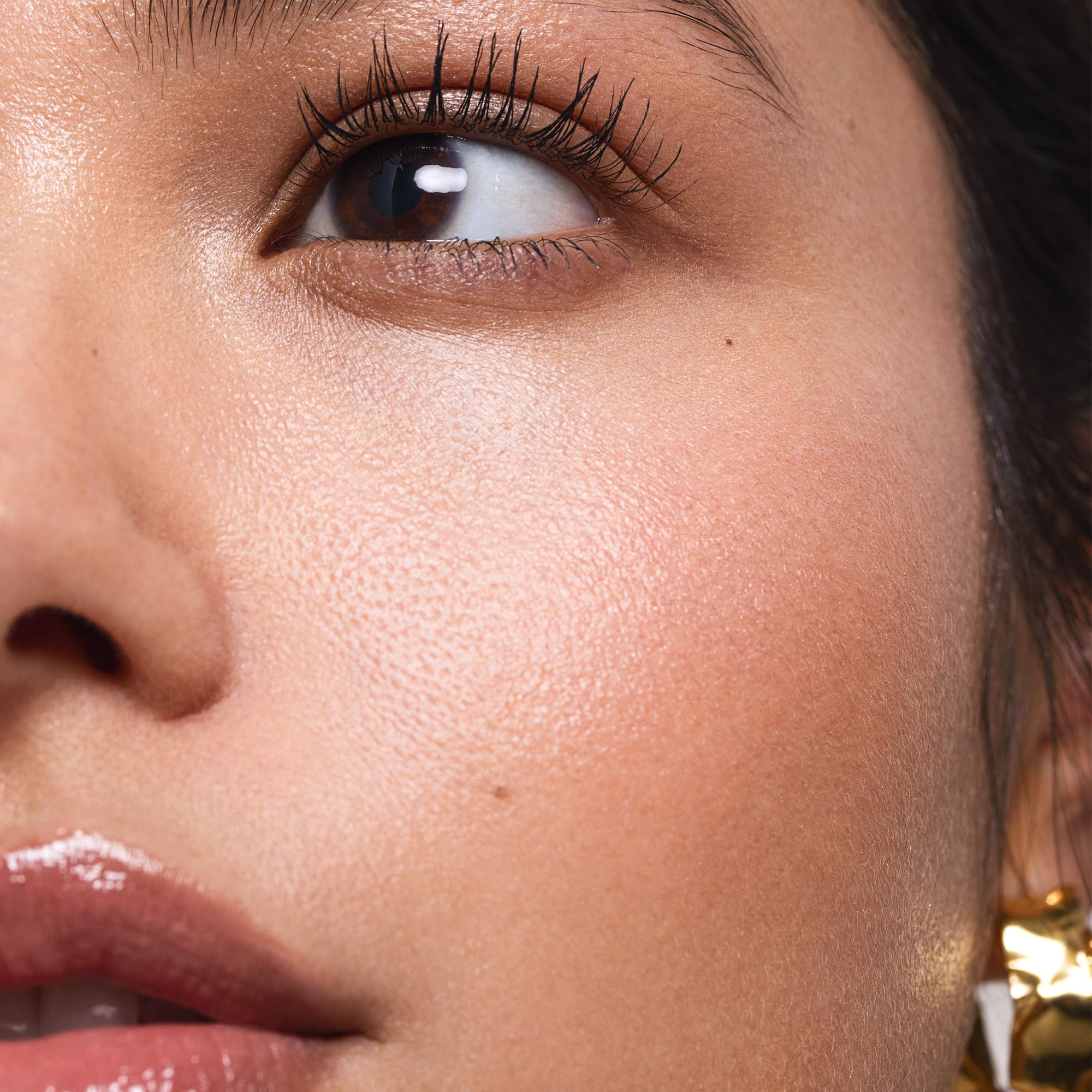 Saie Mini Mascara 101-application-2-3-couches: volume renforcé sans paquet.