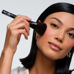 Pinceau Saie idéal pour poudres compactes et bronzer en douceur.