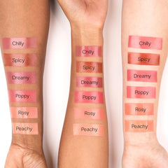 Fini lumineux du Blush Liquide Rosée Saie sur la peau