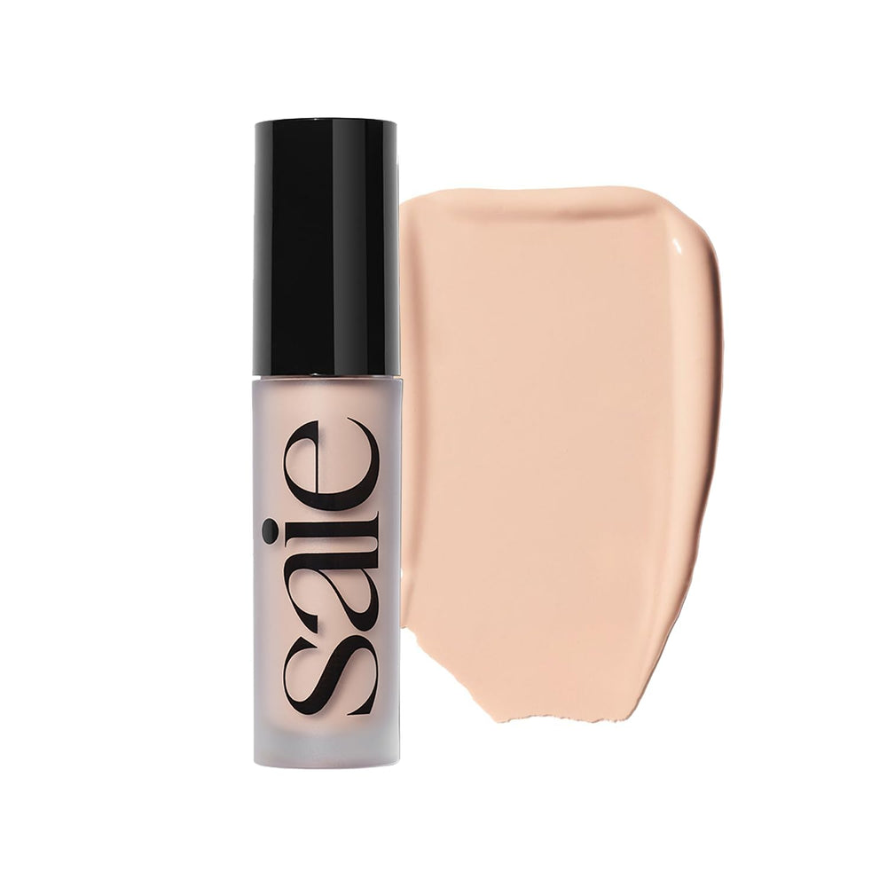 Flacon Saie Slip Tint Radiant au premier plan, texture légère et teint frais.