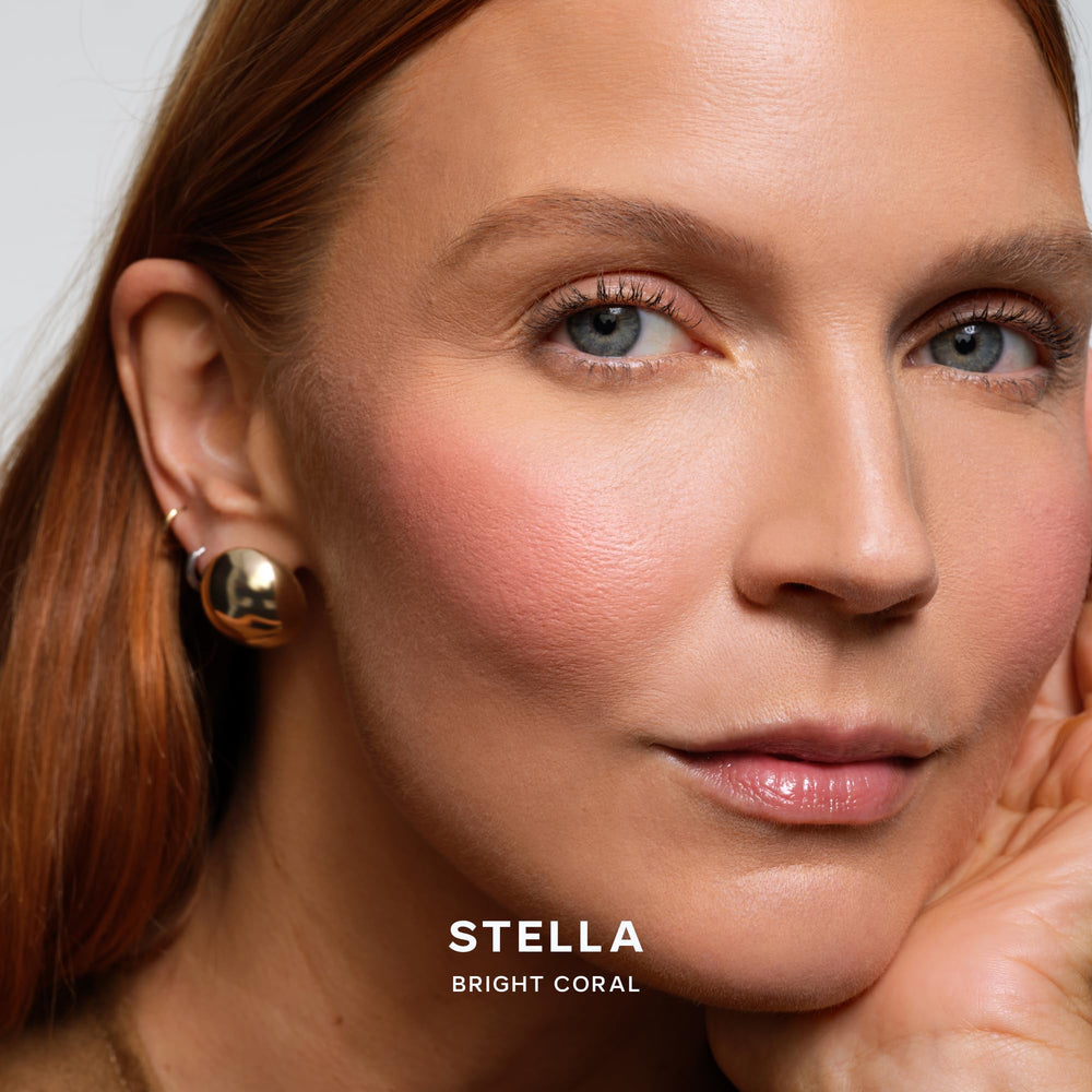 Saie SuperSuede Blush hydrate le teint grâce à l’acide hyaluronique.