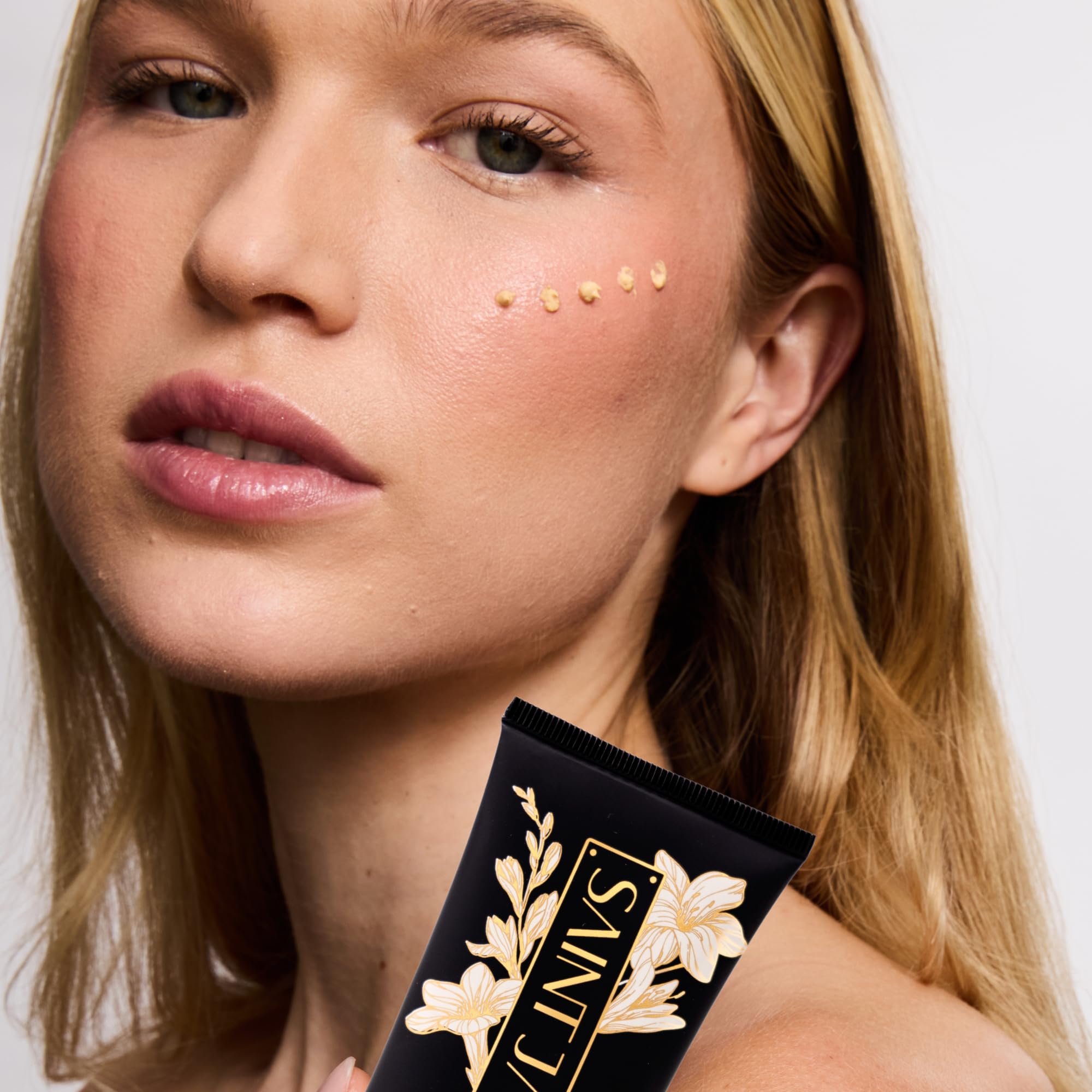 SAINT JANE Luxury Sun Ritual - intégré à la routine quotidienne pour un soin tout-en-un.